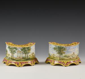 Pair of rounded flower holders with landscape decoration - Minghetti Manufactory, late 19th - early 20th century